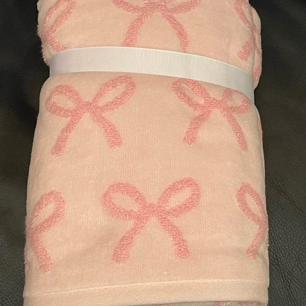 CARO HOME, Yarn Dyed Terry Jacquard Monica Zero Twist Bow Hand Towels, Set of 2